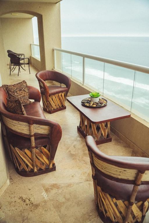 Апартаменты 'Luxury Oceanfront Penthouse With Pools, Jacuzzis And Spectacular Ocean Views' Росарито Экстерьер фото
